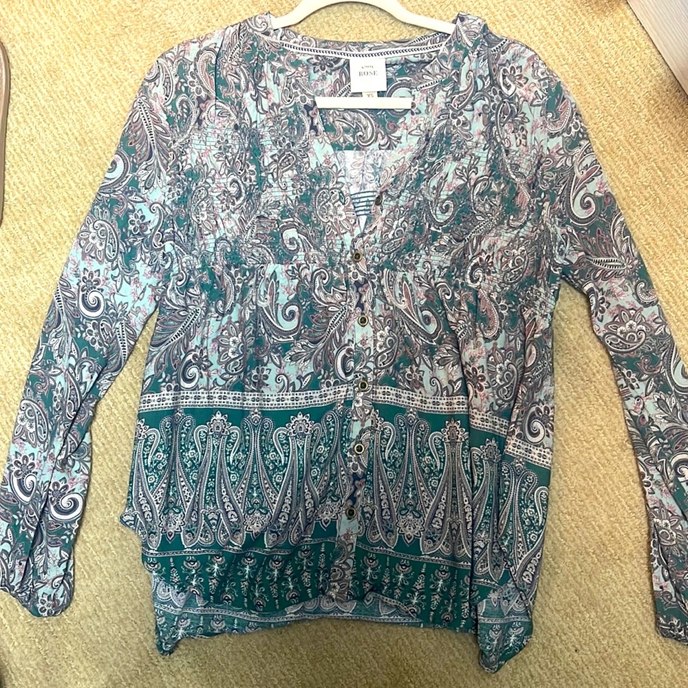 XS Knox Rose long sleeve blouse.